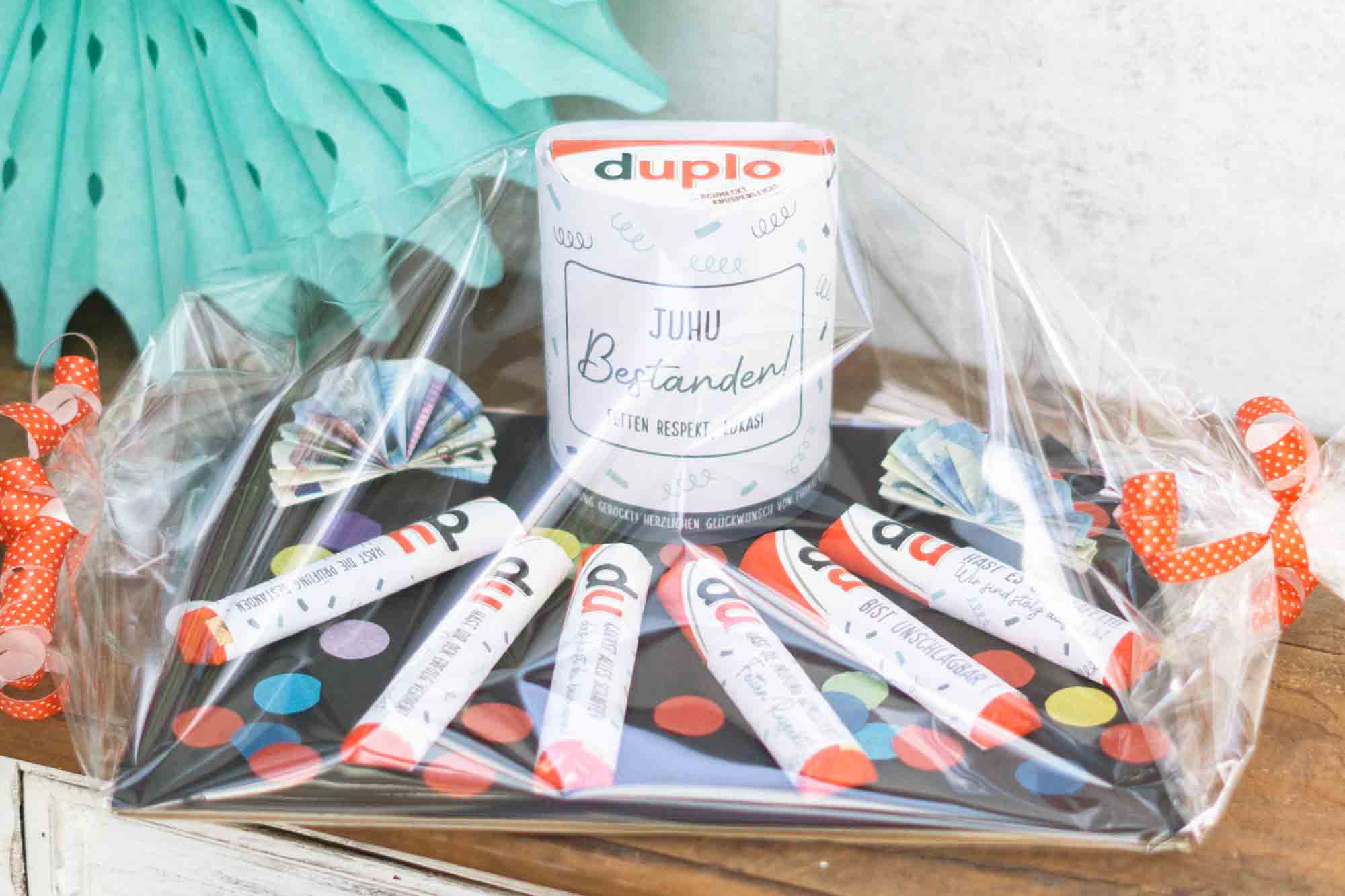 Duplo Riegel mit Botschaften zur bestandenen Prüfung hübsch verpacken